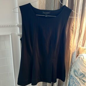 Knit top, sleeveless, pleated bottom. Barely worn. Perfect condition.